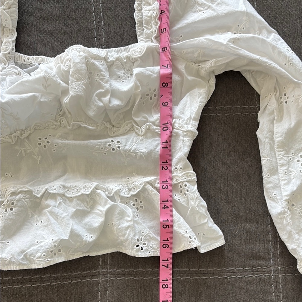 Divided Cream Blouse with Bishop Sleeves and Ruffled Peplum. XS - Picture 3 of 8
